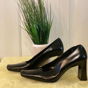 Via Spiga black pump